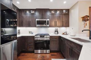 Ascent 312 by East West Hospitality - 3