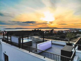 Rooftop Holiday House - 7