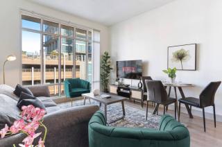 Uptown Luxury - Top Floor King Suite, Free Parking - Charlotte - 9