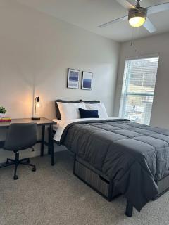 Stylish & Spacious Stay Near The Banks - 3