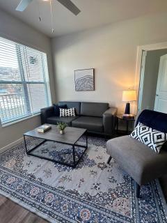 Modern Stay Close to Dining & Entertainment - Cincinnati - 2