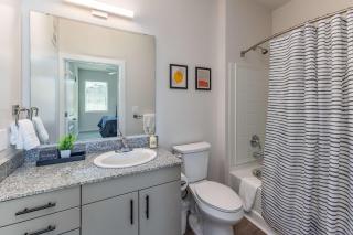 Modern Stay Close to Dining & Entertainment - 1