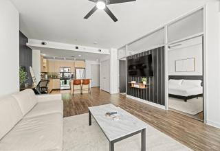 Modern Downtown City View High-Rise with Balcony, Gym, Pool, Free Parking 7th Floor - Dallas - 0