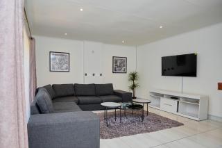 Menlyn Maine: The Exquisite Lunette - Pretoria - 3