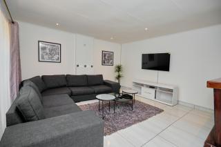 Menlyn Maine: The Exquisite Lunette - Pretoria - 1