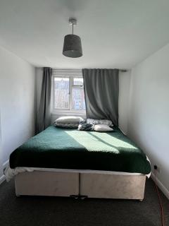 The best house - Whitchurch - 0