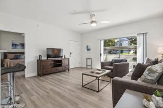 Pure Suites Glendale Furnished Two Bed Pool Gym - 5