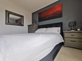 Luxury Marina View Apartment - Swansea - 6