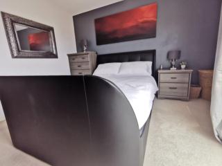 Luxury Marina View Apartment - Swansea - 2
