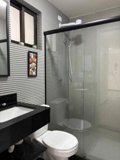 Flat 2 quartos, perto de tudo, novo e moderno - 1