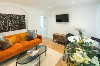 One bedroom and 2 bed in South Kensington-very lively area - Londra - 0