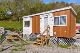 Quail Run Farm- Rustic Tiny Home 1 - Chattanooga - 0