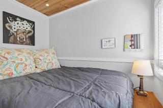 Quail Run Farm- Rustic Tiny Home 1 - Chattanooga - 2