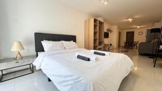 Majestic Beachfront Finikoudes Larnaka - Larnaca - 8