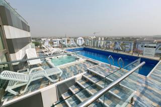 Luxe 1-bed Apt Near Airport with Rooftop Pool and Gym - 9