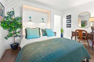 Theatre Retreat 2 Bedroom Loft - 1 Blk from Theatres - 8