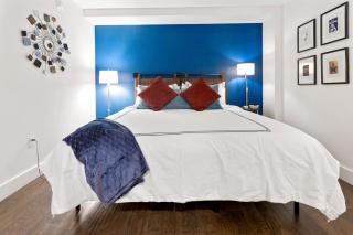 Theatre Retreat 2 Bedroom Loft - 1 Blk from Theatres - 9