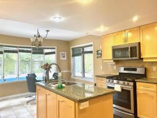 Quiet Room with Shared Bathroom Near Bayview York Mills - Toronto - 5