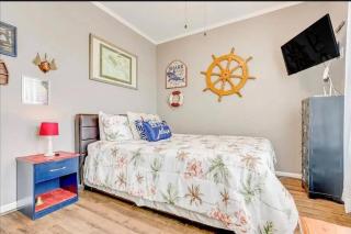 Caribbean Palm 3BR Retreat King Bed Fireplace - Bolivar Peninsula - 3
