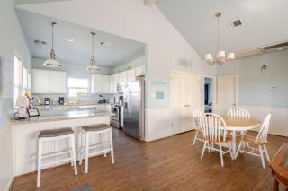 Central 2BR 2BA Easy Beach Access Sleeps 10 - 2