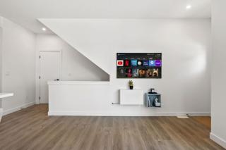 Luxury Aspen 2BR Home with Double Garage Car Parking - 2