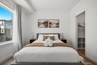 Luxury Aspen 2BR Home with Double Garage Car Parking - 8