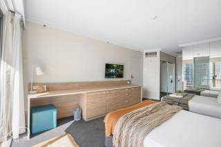 Bright Oceanview Apartment on Level 11, Mantra on View, Surfers Paradise - 1