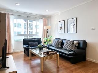 Upscale Expansive 2BR - Ultra Fast Wifi - Phrom Phong - 7