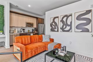 OTR King Bed Free Parking Gym Top Floor Club Room - Cincinnati - 8