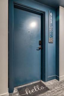 OTR King Bed Free Parking Gym Top Floor Club Room - 2