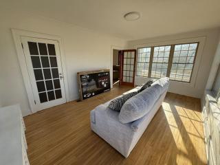 Warm and Cozy 4Bd 2Bath - 7