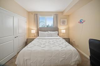 Chic 1BR Retreat with Pool, Gym & Jacuzzi in Mid Wilshire & Miracle Mile - 7