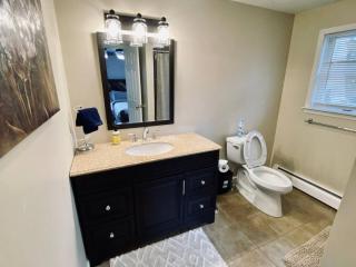 16 A COZY GETAWAY 4BED 3BATH HOME W FIRE PIT - Southington - 9