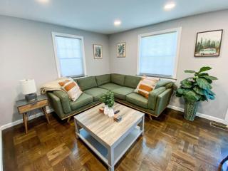 21 COMFORTABLE AND LUXURIOUS - Plainville - 9