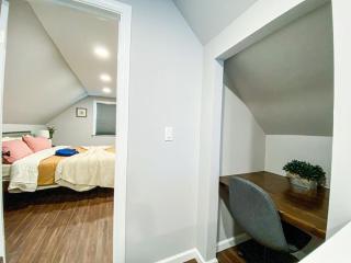 21 COMFORTABLE AND LUXURIOUS - Plainville - 3