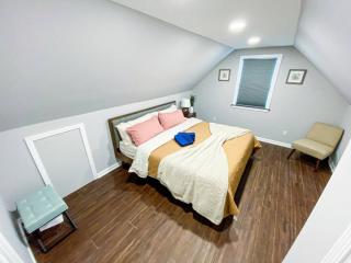 21 COMFORTABLE AND LUXURIOUS - Plainville - 1