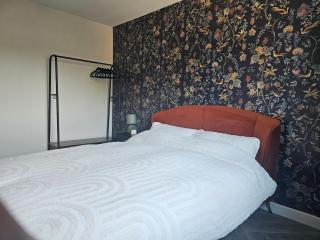 Elegant 2 Bed Flat Perfect for RAH and Airport - - 8