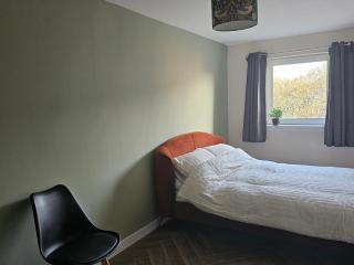 Elegant 2 Bed Flat Perfect for RAH and Airport - - 3