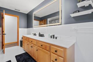 40 Spacious Sleek Cozy - 1