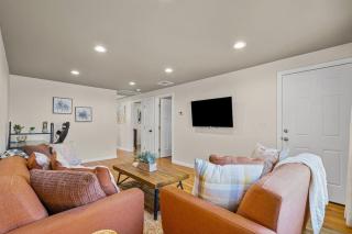 26 Beautifully Renovated 2 BR Home - Plainville - 4