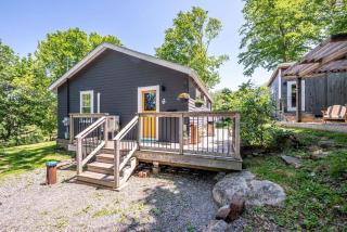 Salty Breeze Cottage - Halifax - 9