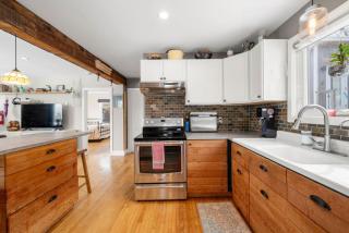 Salty Breeze Cottage - Halifax - 4
