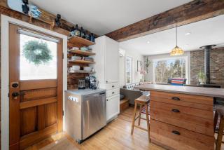 Salty Breeze Cottage - Halifax - 3