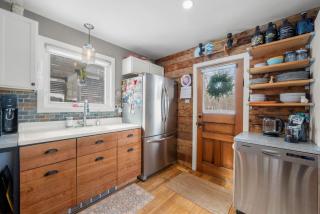 Salty Breeze Cottage - Halifax - 2