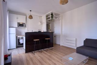 Bright 1BR Parisian Retreat Italy Square | By Airnest - 3