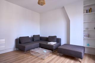 Bright 1BR Parisian Retreat Italy Square | By Airnest - 4