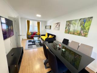 London 3 Bedrooms 3 Bathrooms Spacious House, Reception, Kitchen, Garden, Parking - Londra - 0