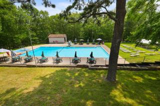 Secluded Cabin, Jacuzzi, Pool Table, King Bed & Fire Pit - Bushkill - 5