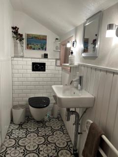 A pearl in the middle of Kvívík with a nice view - 3