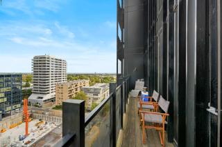 Perfect Melbourne Home Base on St Kilda Plus Parking - 1